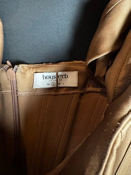 HOUSE OF CB ‘Loretta’ Toffee Satin Off Shoulder Dress 🤎 Size S (US 4–6) - Picture 8 of 8